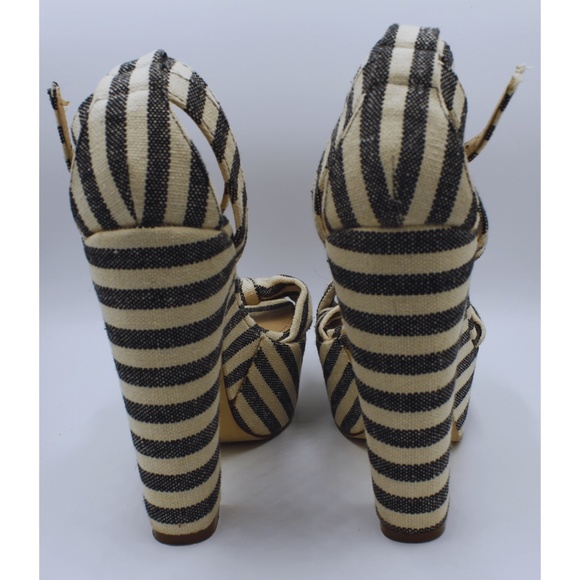 JustFab Lawren Sandals - Picture 4 of 8